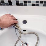 Monter un robinet de baignoire autoportante : comment procéder ?