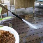 Quelques astuces efficaces pour nettoyer une terrasse en bois