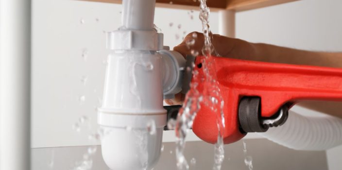 Comment réparer une fuite d’eau sur un tuyau de drainage ?
