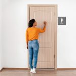 Les portes en bois contreplaqué : une alternative abordable de qualité