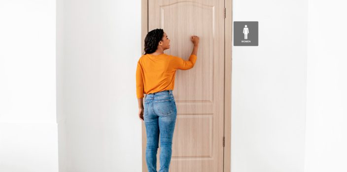 Les portes en bois contreplaqué : une alternative abordable de qualité