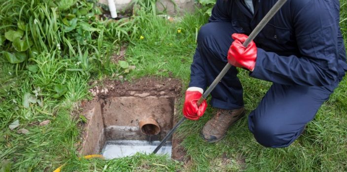 Débouchage de canalisations extérieures : comment éviter les inondations dans le jardin ?