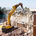 Quelles sont les réglementations et les politiques de préservation qui encadrent la démolition de bâtiments historiques ?