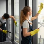 Pourquoi engager un service de nettoyage professionnel pour vos vitres ?