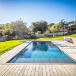 Comment nettoyer et protéger ses margelles de piscine