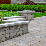 5 idées de travaux de maçonnerie paysagère pour valoriser votre jardin