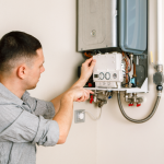 Entretien de la chaudière, de l’électricité et des canalisations : le calendrier idéal