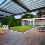 Bois local vs bois importé : quel impact pour votre aménagement extérieur ?