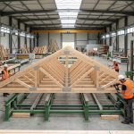 Fermes de toit préfabriquées en usine : les avantages de la précision
