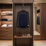 Valet de chambre intégré : l’accessoire dressing chic