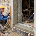 Comment préparer la maçonnerie et les appuis avant la pose de la porte d’aluminium